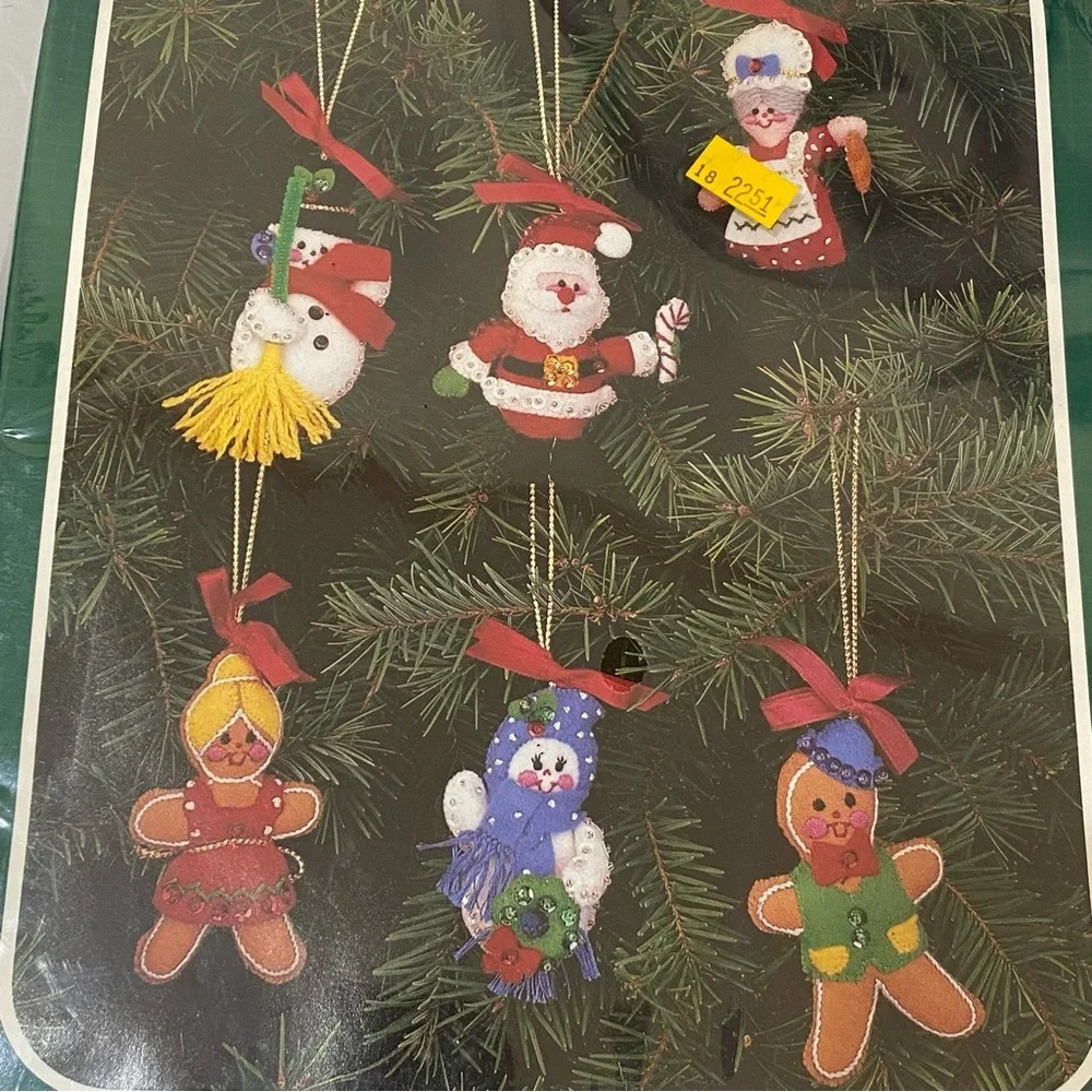 Bucilla Christmas Heirloom Kit 48786 Jeweled Stitchery Ornaments Mini Figures
